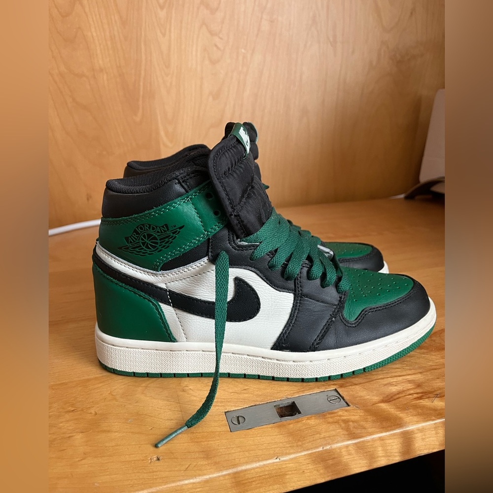 Nike air Jordan retro pine green